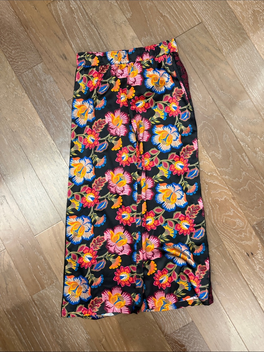 Johnny Was Luxurious Silk Black Floral Pants with Embroidered side Panels - Picture 1 of 13